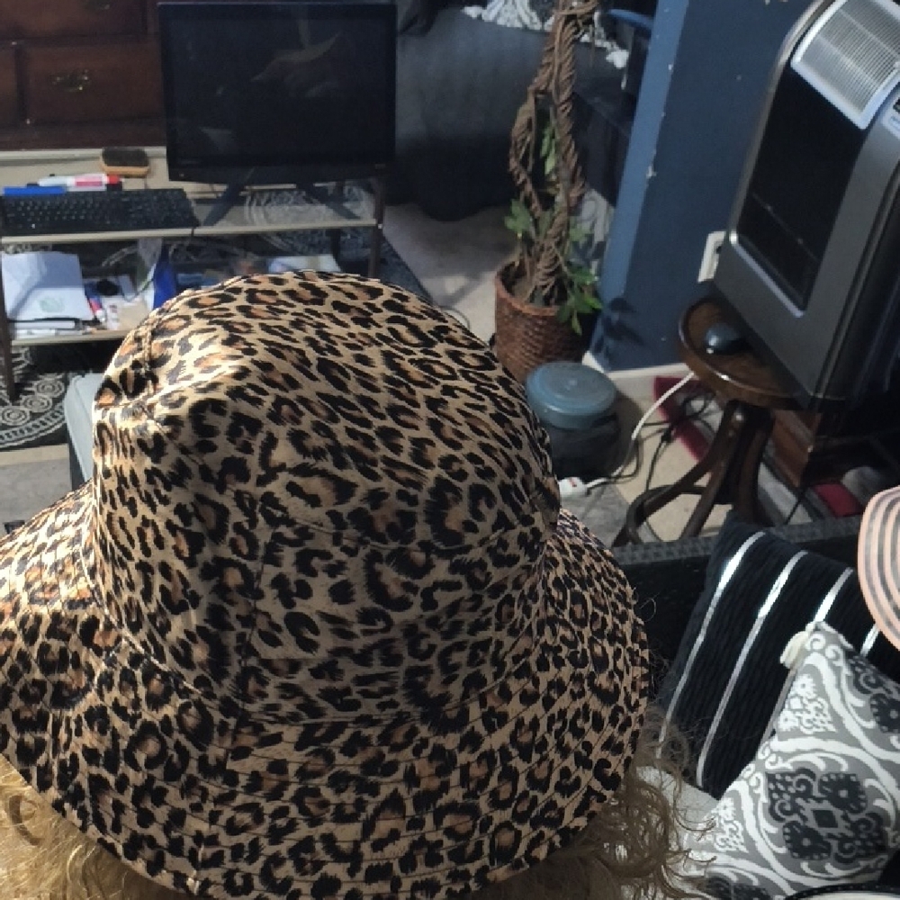 Leopard Print Bucket Hat - Picture 7 of 8
